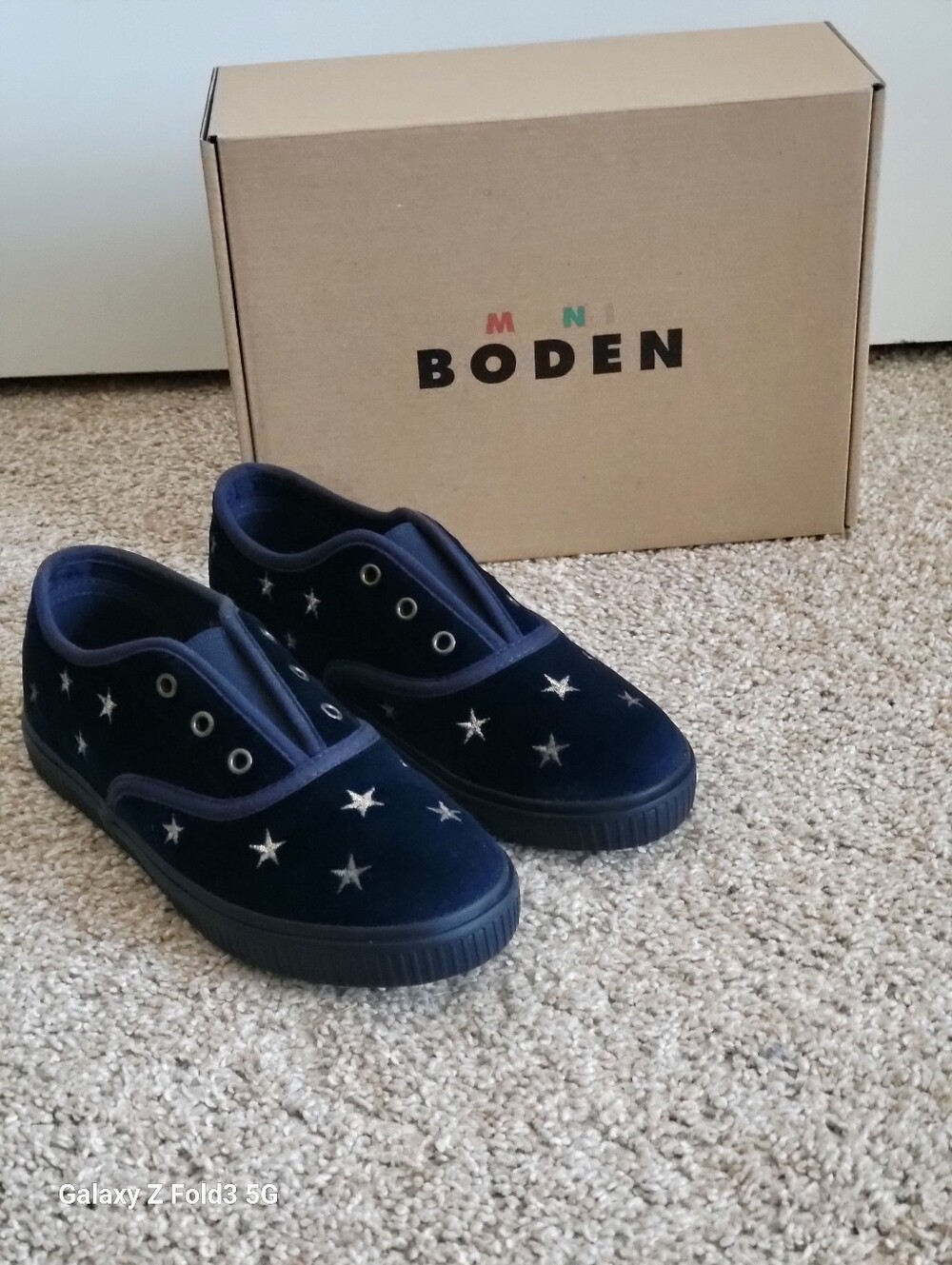 ♥️NWT♥️ Boden Girls Navy Velvet Slip-On Sneakers with Gold Embroidered Stars - Picture 9 of 9